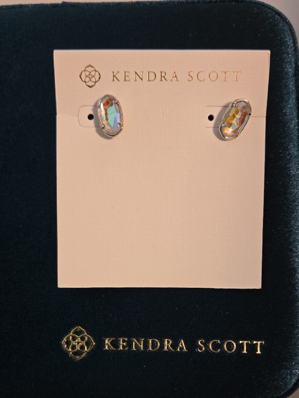 Accessories Identification - Picture 2 of 4